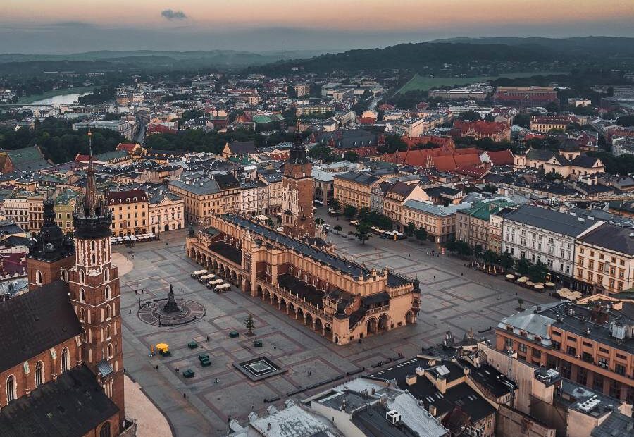 Krakow-Main-Market-Square-900x620.jpg